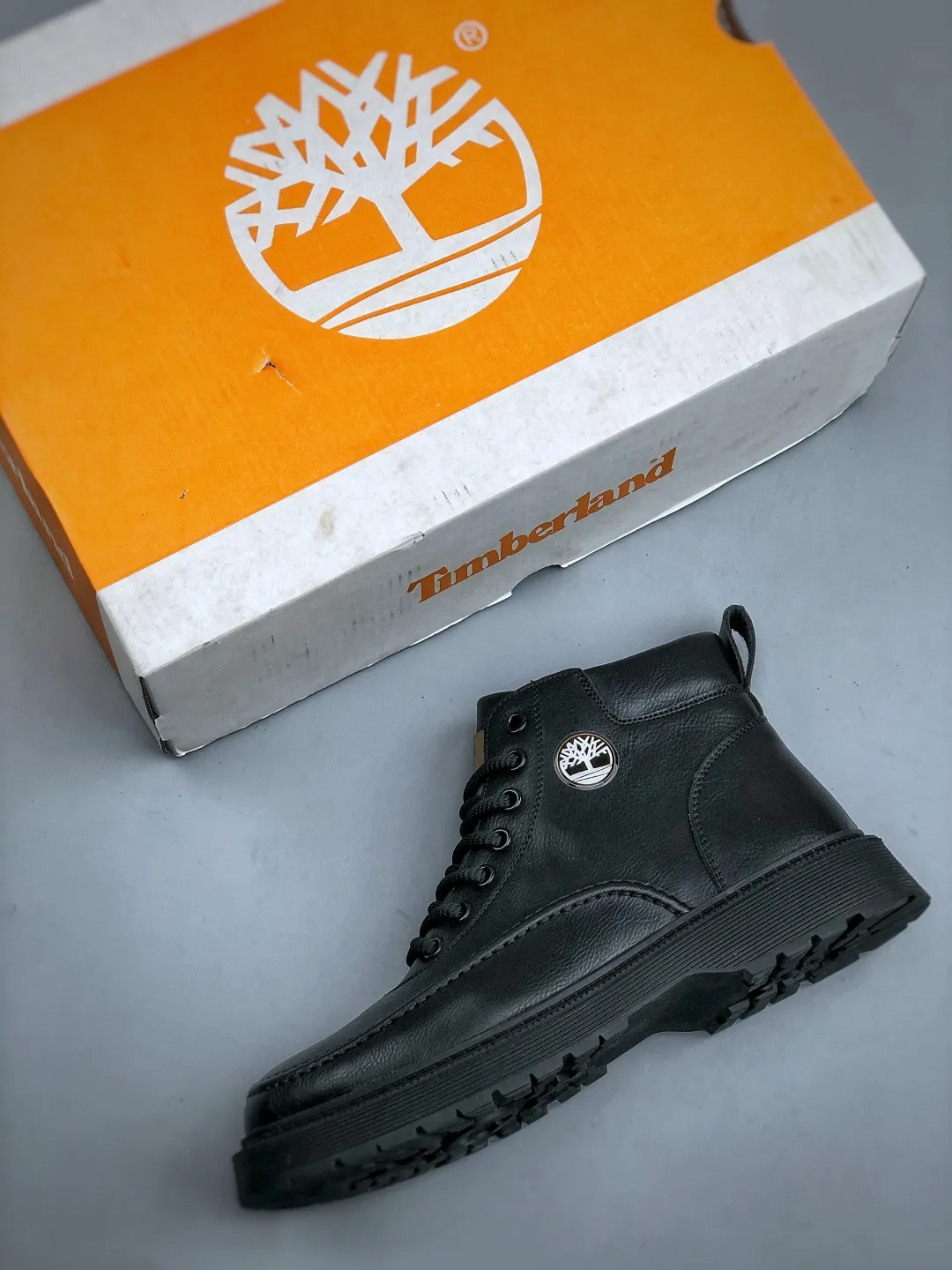 💰480 /Timberland Timberland/Timberland classic model 25ss new high-top, classic re-creation, brand new upgrade, Guangdong factory quality, original box and original packaging, the fabric is made of Italian top frosted cowhide, with anti-odor and anti-corrosion genuine leather latex insoles, giving you a perfect wearing experience. High-quality and durable, a must-have for sportsmen. Specializes in not looking handsome. High-quality, first-class foot feel. Exclusive supply. Item number: TB23066 Size: 38-44